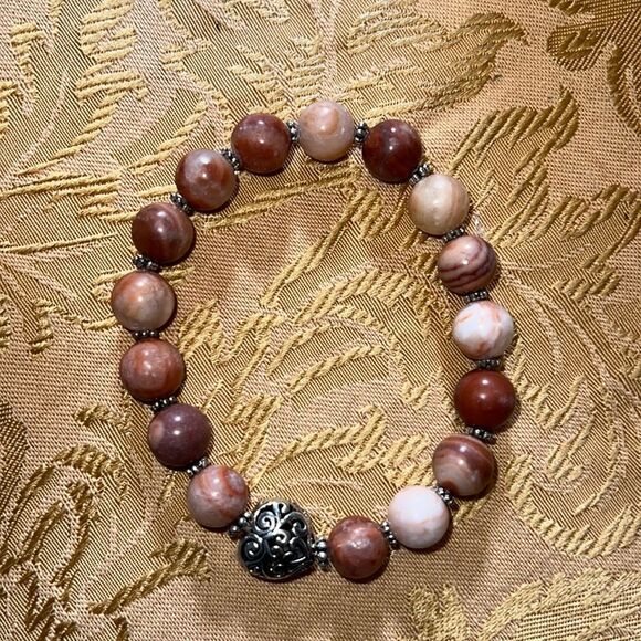 Handcrafted beaded bracelet with metal bead detail - Picture 2 of 3